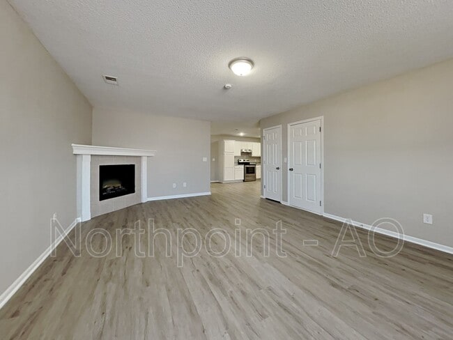 Building Photo - 314 NW Woodbury Dr