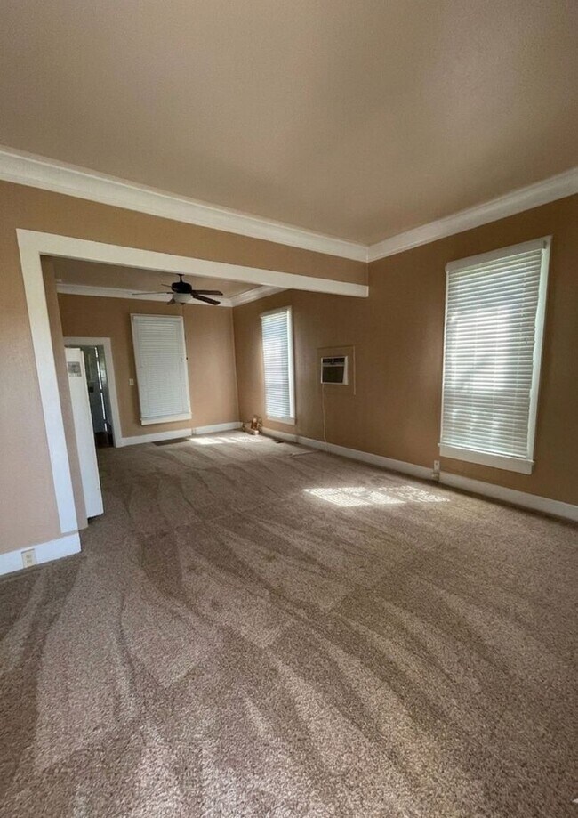 Foto del edificio - Spacious 3-Bed Home with Large Front & Backyard – Quiet Madera Living