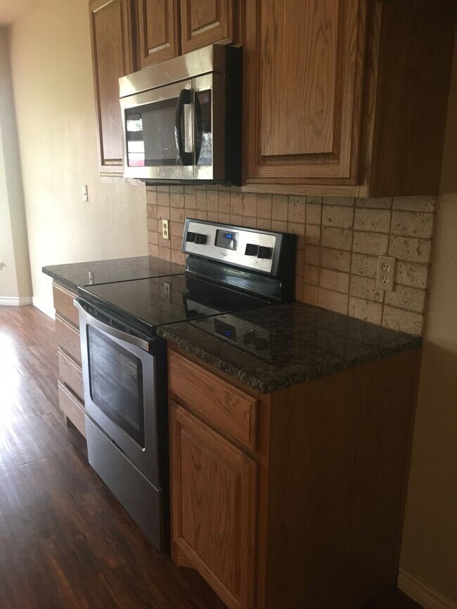 Foto del edificio - House For Lease in Denison -- 3 Bed/2 Bath