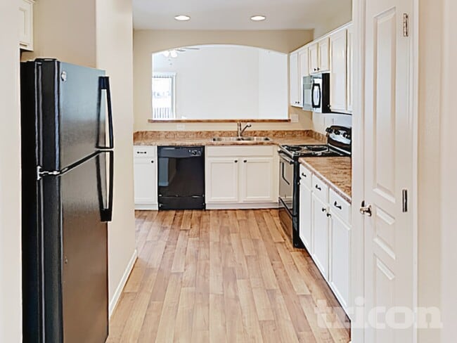 Building Photo - 30568 N Zircon Dr