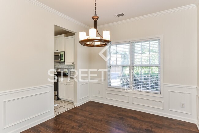 Building Photo - Charming 4 Bedroom in Stone Mountain!