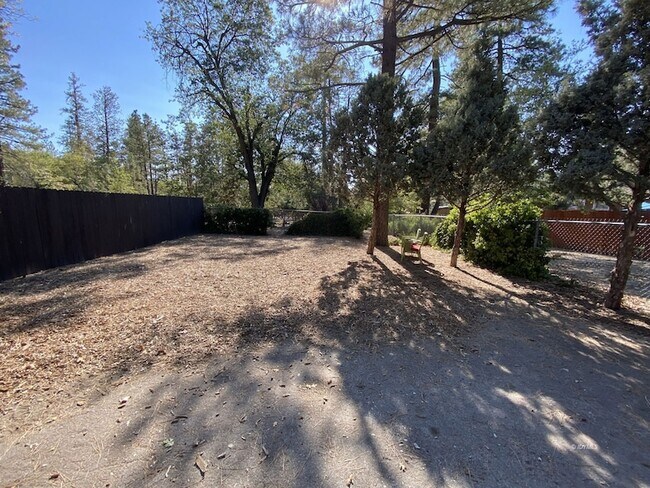 Foto del edificio - 26785 Cedar St