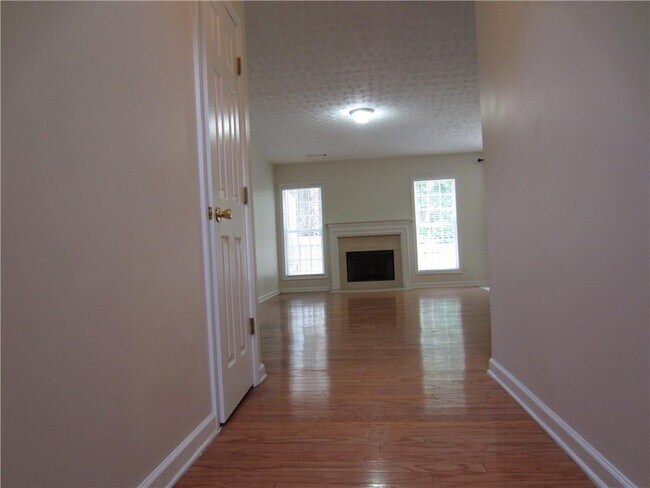 Foto del edificio - 6030 Grovegate Ln