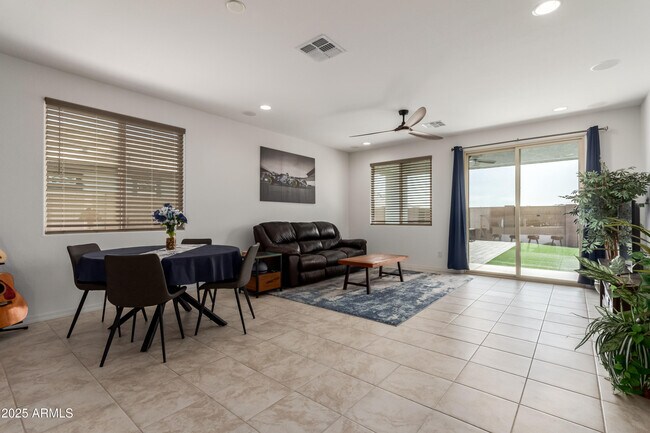 Building Photo - 14269 W El Cortez Pl