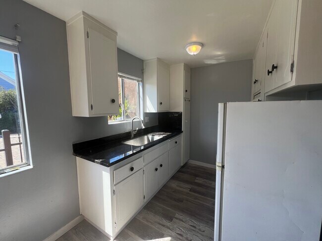 Building Photo - 3805 Maybelle Ave