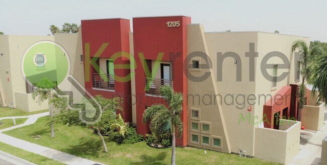Foto del edificio - 2B/2.5B Townhome in gated community now av...
