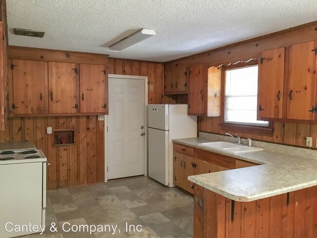 Building Photo - 3 br, 1.5 bath House - 2141 Robin Road