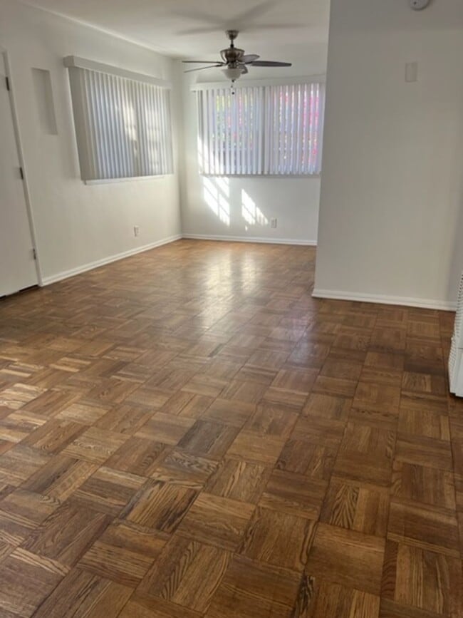 Building Photo - 2709-2711 Broadway