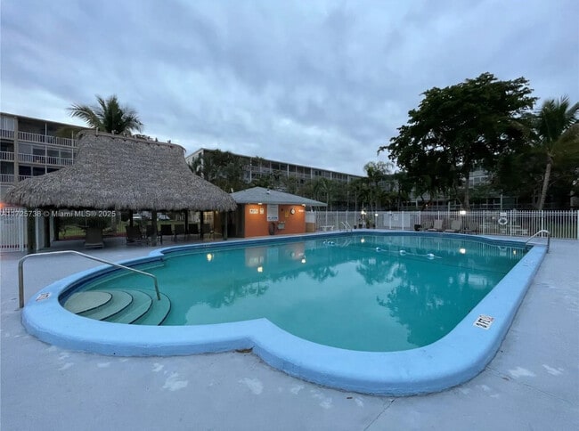 Foto del edificio - 950 Hillcrest Dr