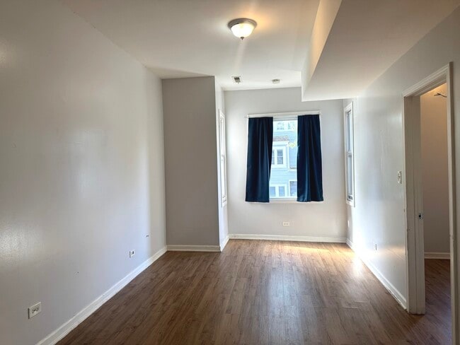 Foto del edificio - 1711 N Kimball Ave