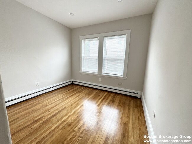 Building Photo - 57 Burrell St