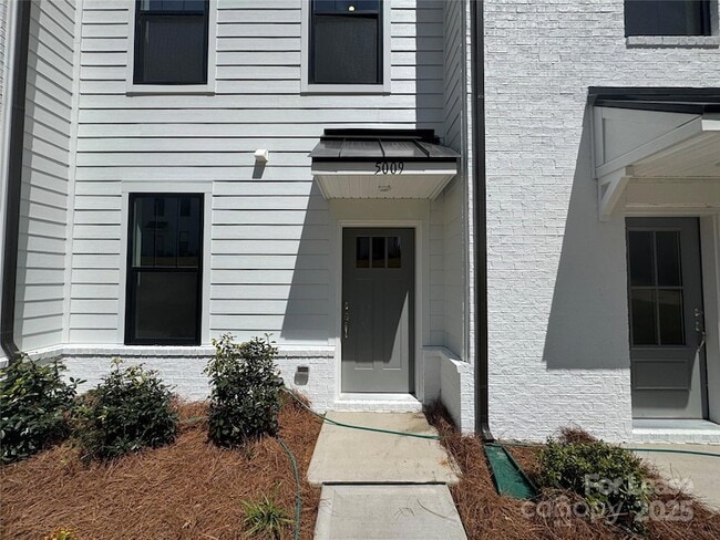 Building Photo - 5009 Layman Dr