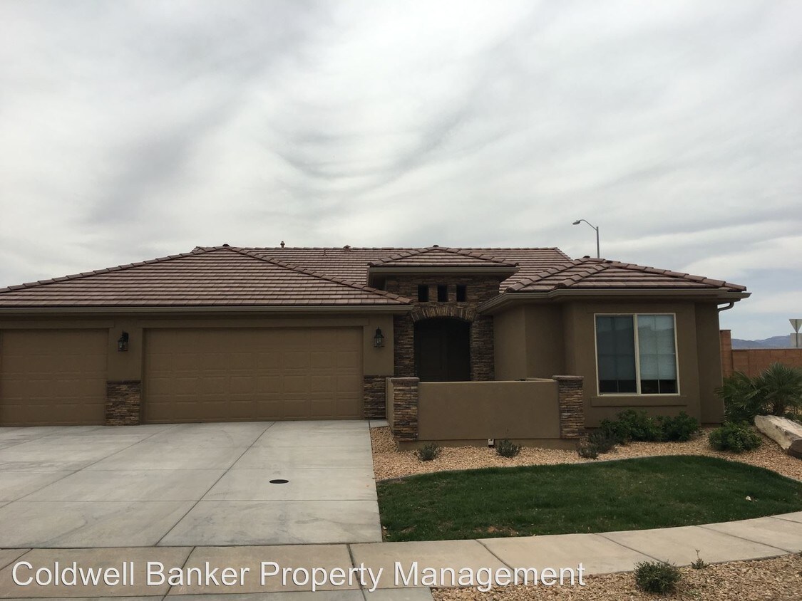 Primary Photo - 1390 Morane Manor Dr