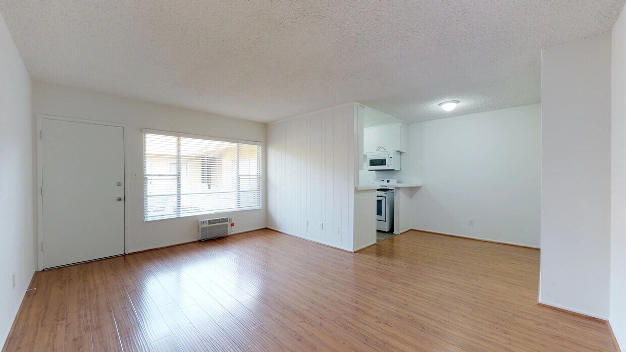 Primary Photo - 351 S Manhattan Pl