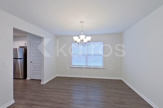 Building Photo - 247 Western Red Cedar Dr