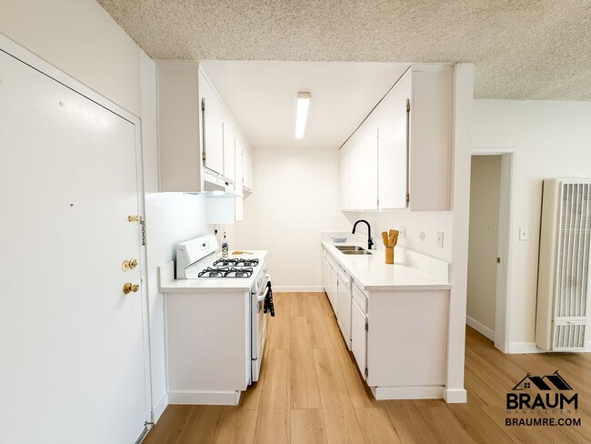 Building Photo - 5461 Kester Ave
