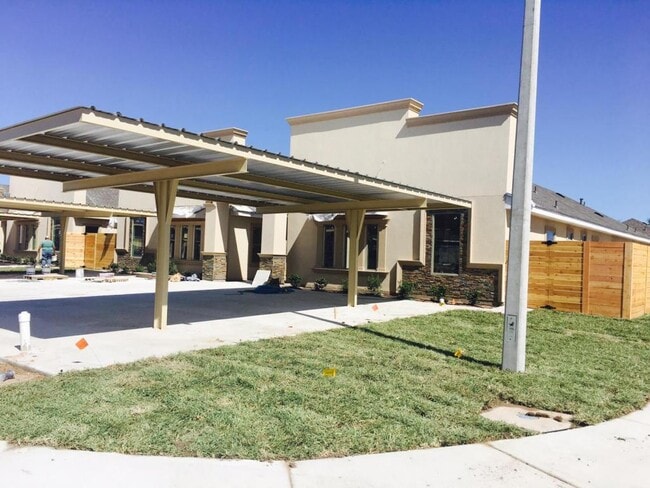 Building Photo - 1700 W. Smith Dr. Apt 3