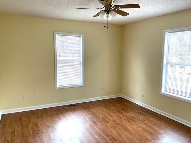 Building Photo - Home For Rent