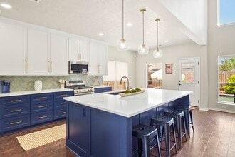 Building Photo - 8615 Discus Dr