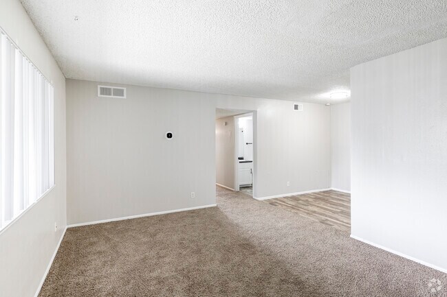 3 BR, 2BA - 1050 SF - MOUNTAIN VISTA