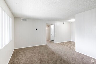 3 BR, 2BA - 1050 SF - MOUNTAIN VISTA