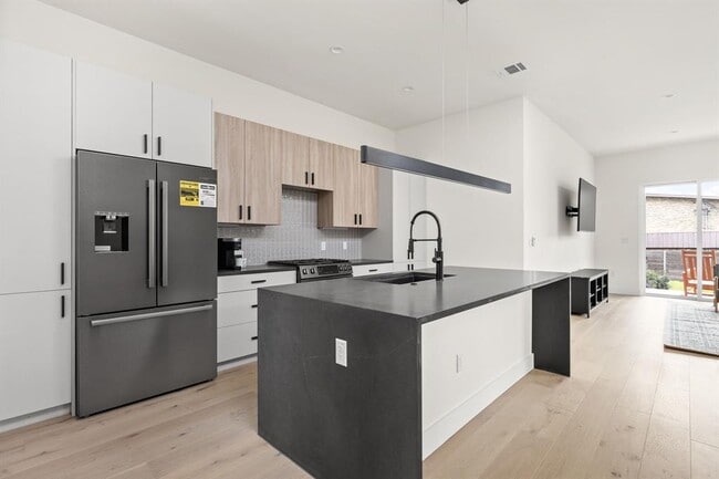 Foto del edificio - 1402 Summit St