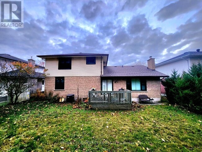 Building Photo - 1210 Summit Dr