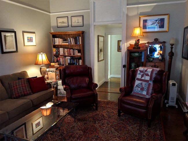 Foto del edificio - 422 Pembroke Ave