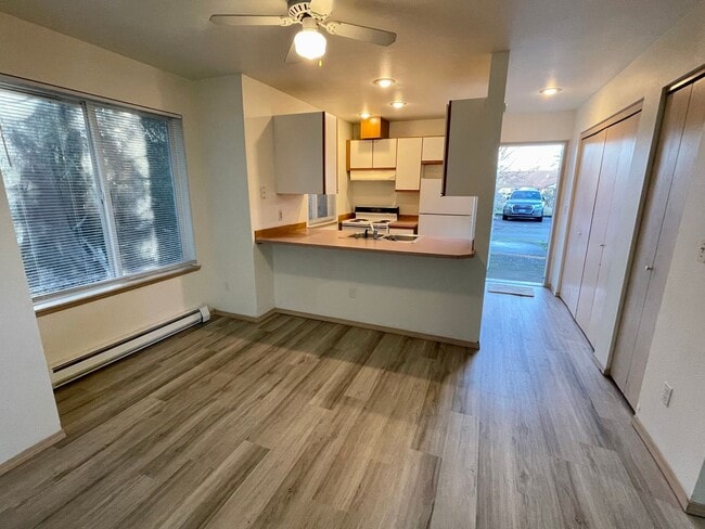 Building Photo - 2 Bed, 1 Bath Apartment in Blaine
