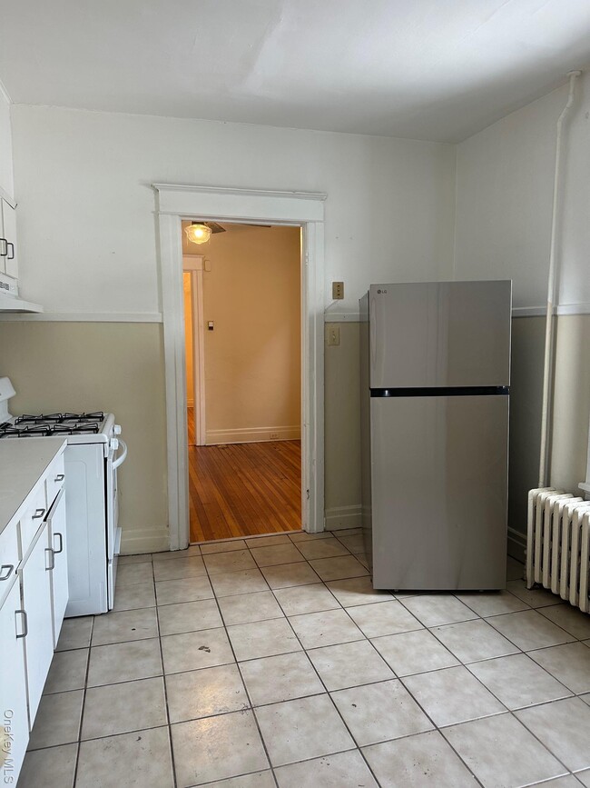 Building Photo - 164 Mill St