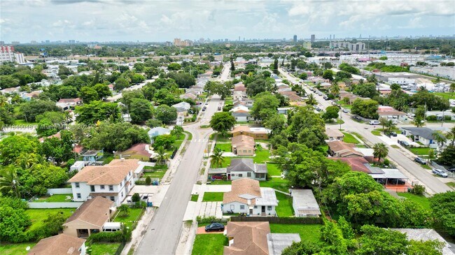 Foto del edificio - 1036 NW 75th St