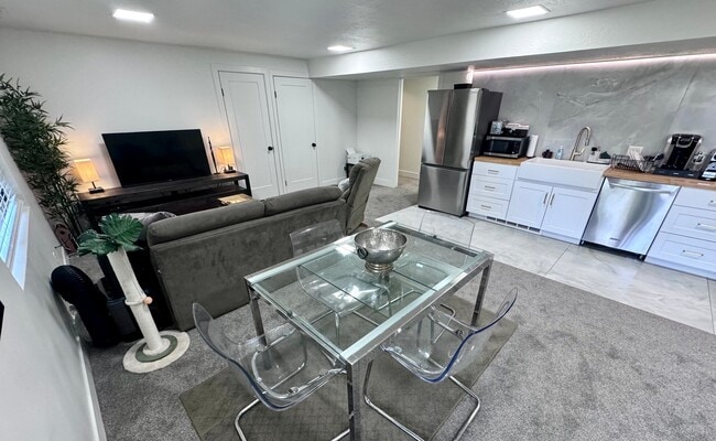 Building Photo - 2701 Sky View Dr