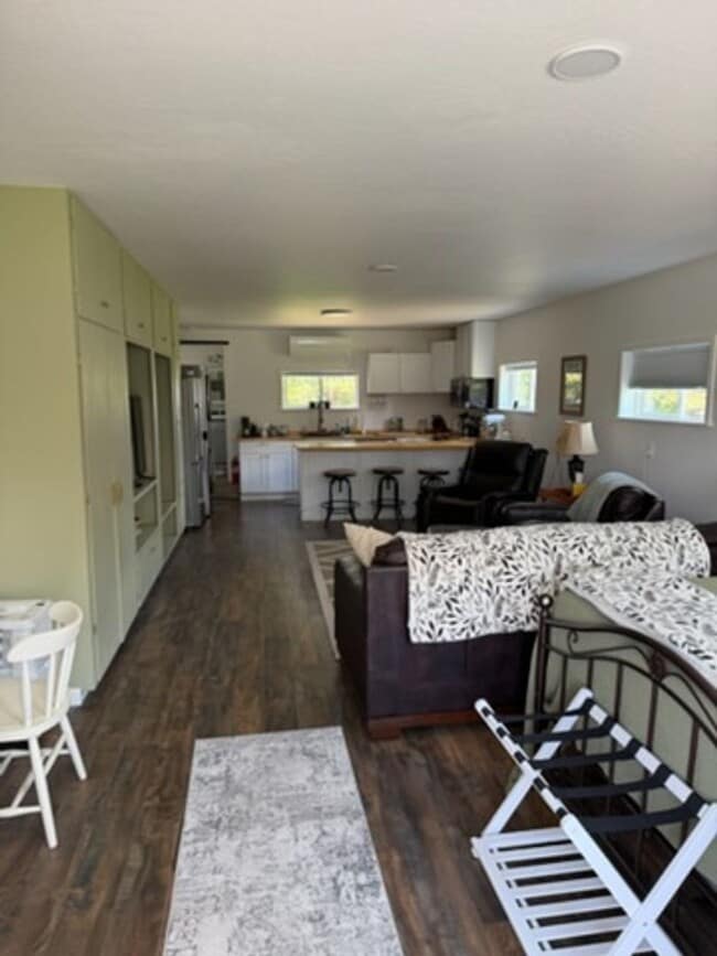 Building Photo - 825 Greenridge Dr