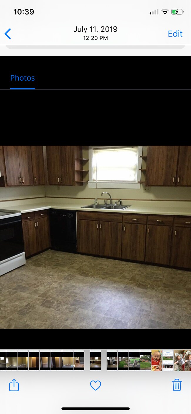 Kitchen - 312 Burton Ave