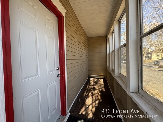 Building Photo - 933 Front Ave