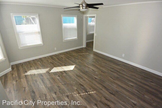 Foto del edificio - 2 br, 1 bath House - 1939 Fullerton Ave.