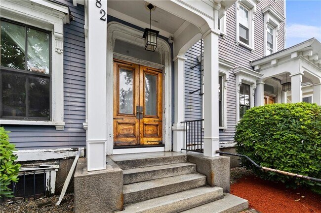 Building Photo - 182 Bowen St