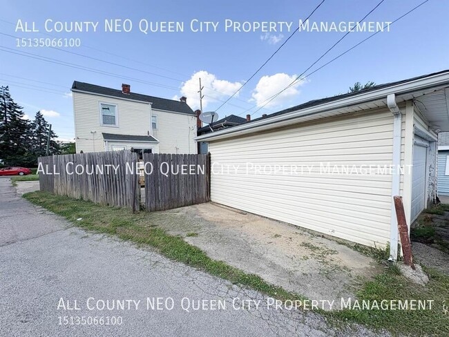 Building Photo - 22 E Siebenthaler Ave