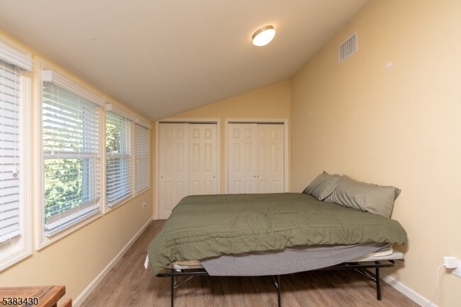 Foto del edificio - 214 Woodcliff Ave