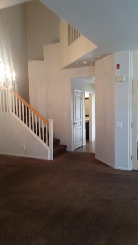 Building Photo - 30131 Town Center Dr