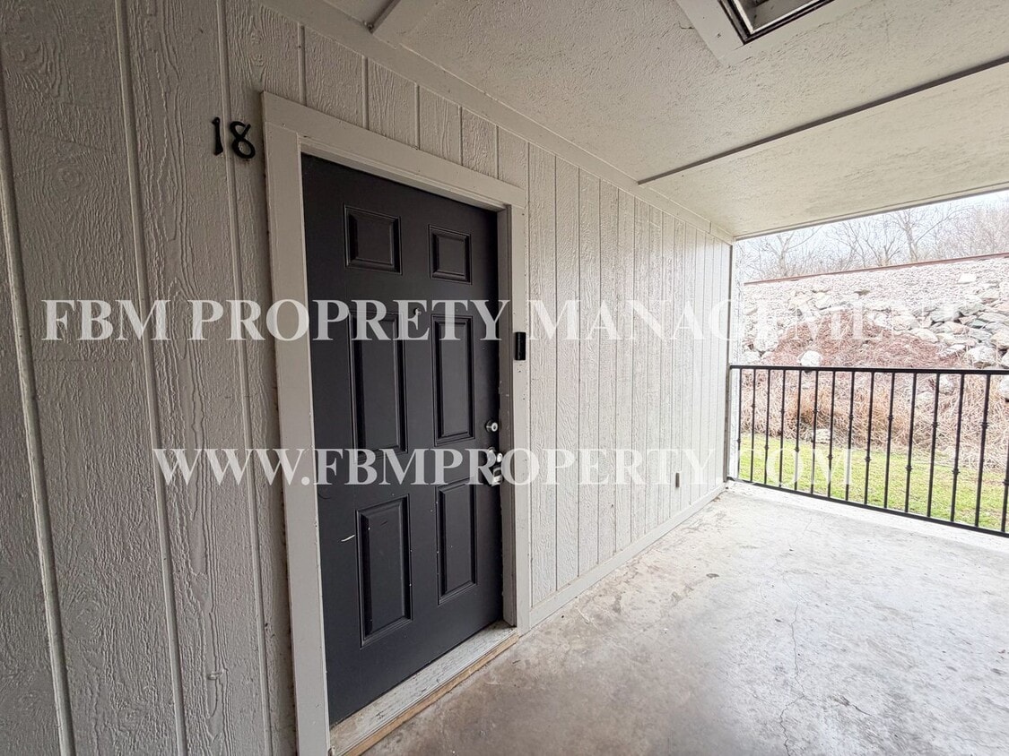 Building Photo - Presley Place Apartments