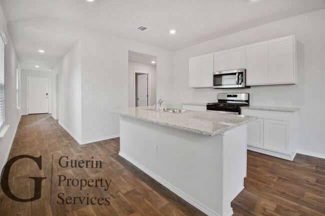 Building Photo - Like New in the Preserve at Medina!!!