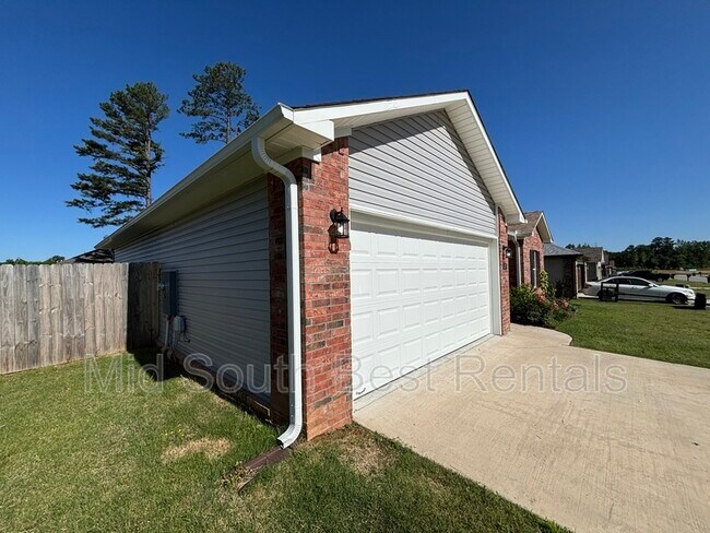 Building Photo - 107 Magnolia Cr