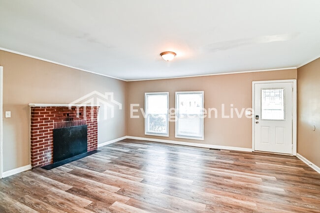 Building Photo - 6207 Moses St