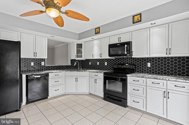 Building Photo - 8748 Birkenhead Ct