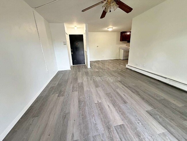 Foto del edificio - 841 Blossom Ln