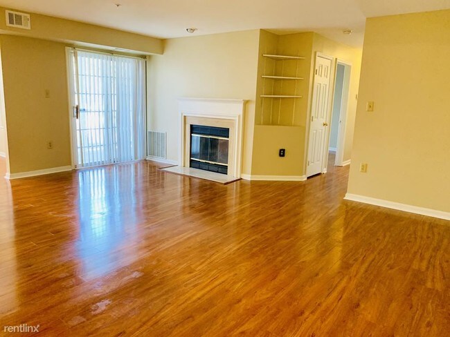 Building Photo - 9605 Lake Point Ct