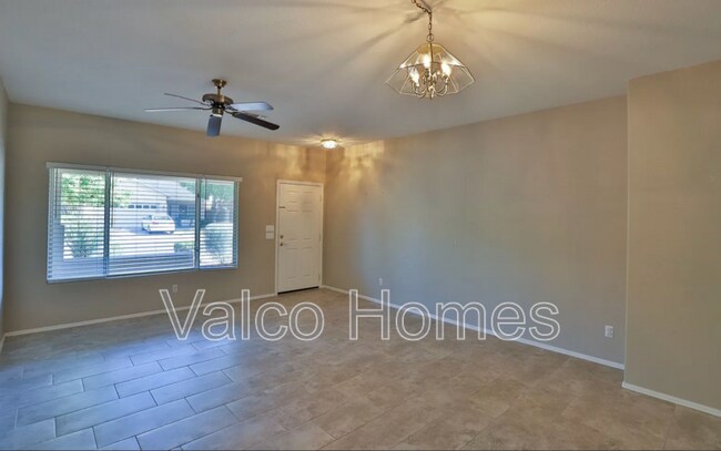 Building Photo - 14293 W Weldon Ave