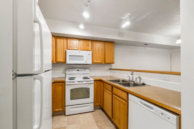 Foto del edificio - 674 N Hydra Pl