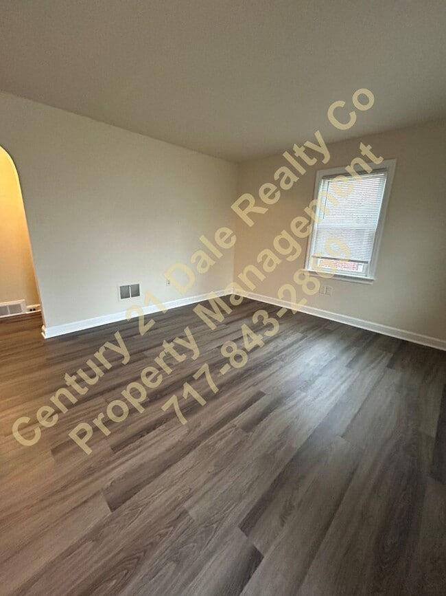 Building Photo - 3 Bedroom 1 Bath Home in West York School District